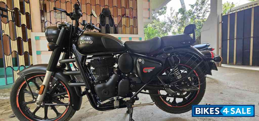 Stealth Black Royal Enfield Classic Stealth Black