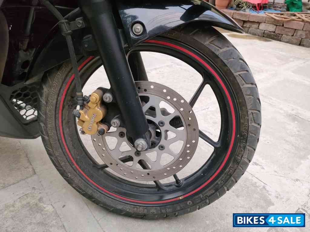 Black Suzuki Gixxer SF