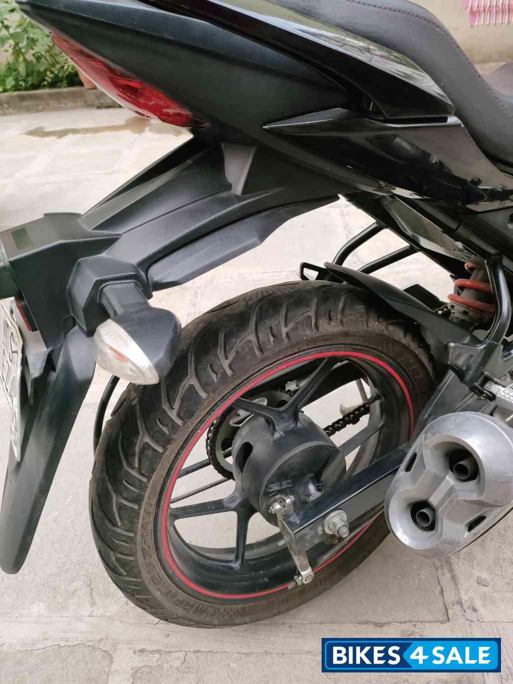 Black Suzuki Gixxer SF