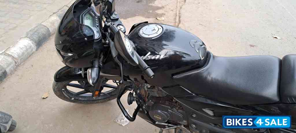 Black Bajaj Pulsar 125 Split Seat