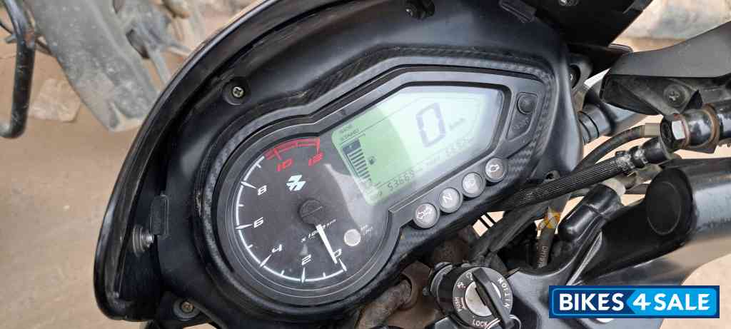 Black Bajaj Pulsar 125 Split Seat