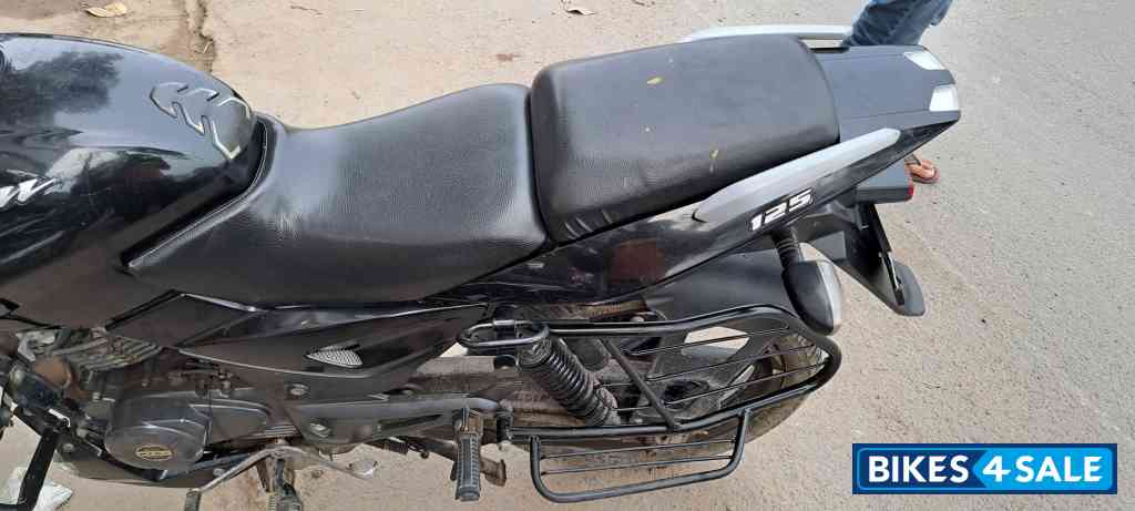 Black Bajaj Pulsar 125 Split Seat