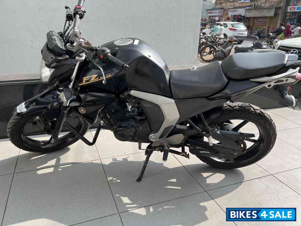 Yamaha FZ FI V2