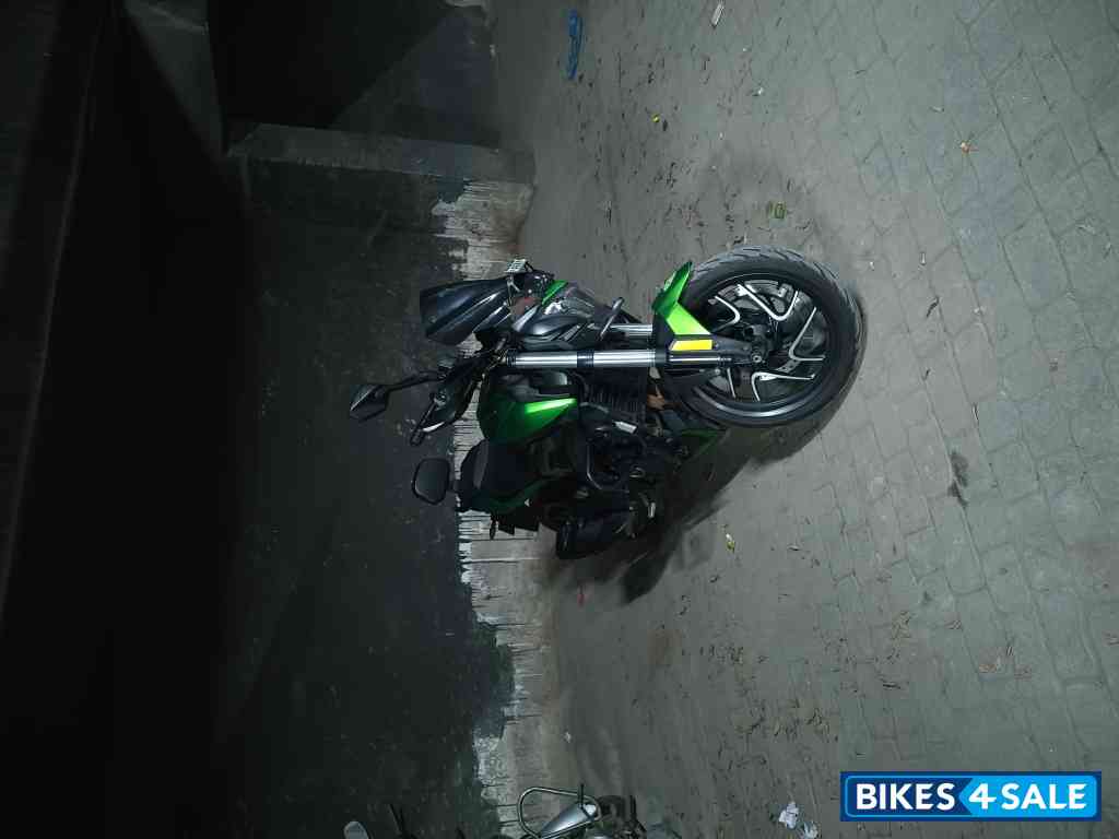 Green Bajaj Dominar 400 ABS BS6 Green Bajaj Dominar 400 ABS BS6