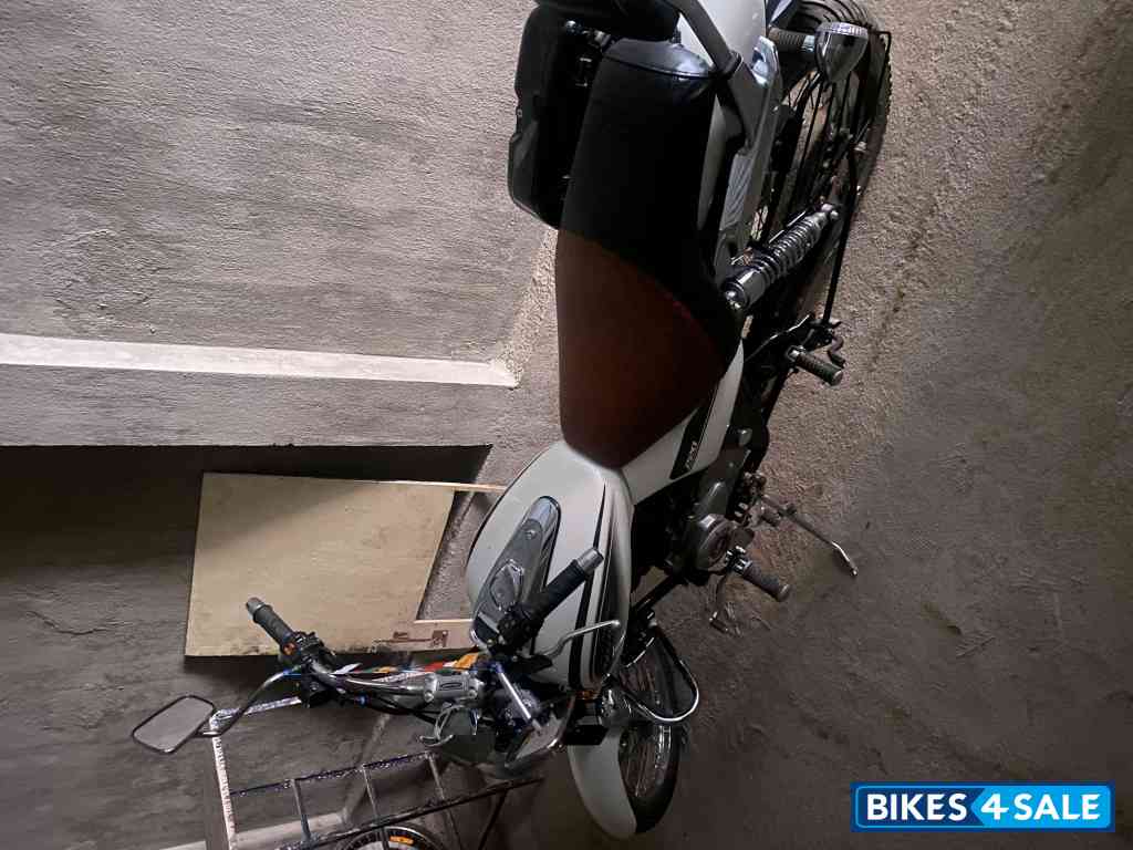 Bajaj Avenger Cruise 220 BS6