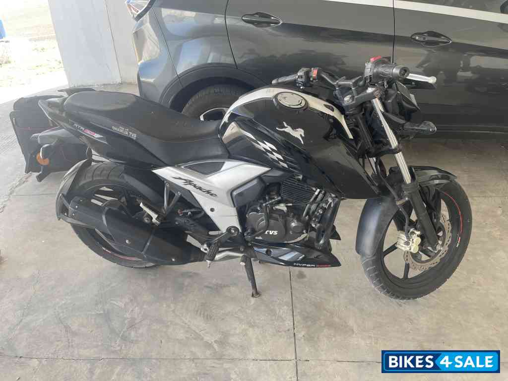 TVS Apache RTR 160 4V BS6
