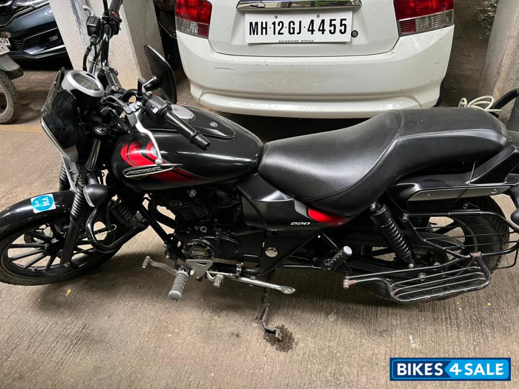 Bajaj Avenger Street 220
