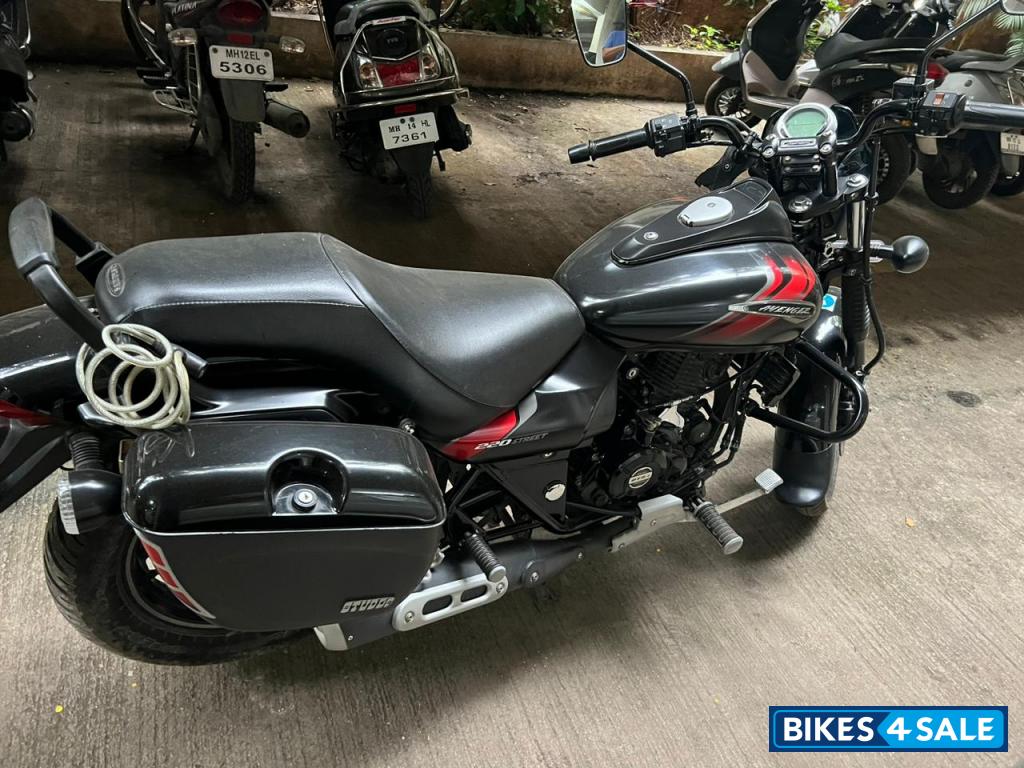 Bajaj Avenger Street 220