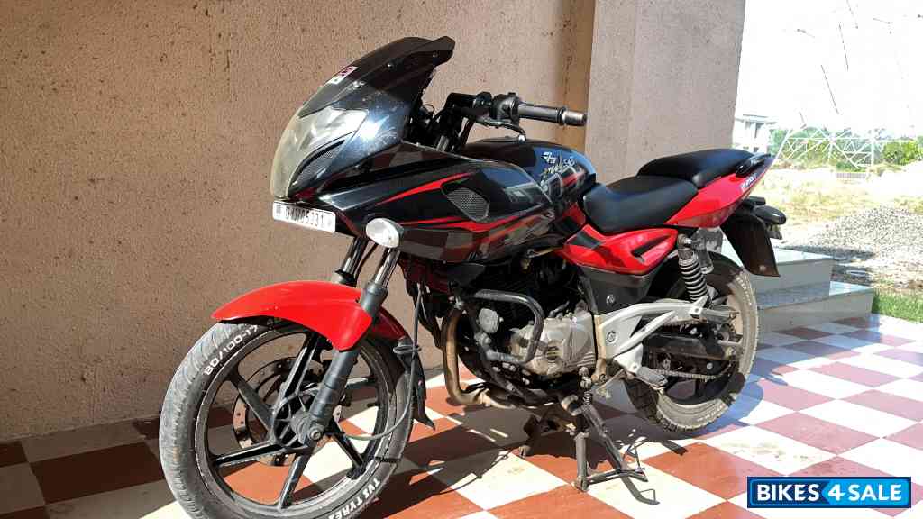 Bajaj Pulsar 220F