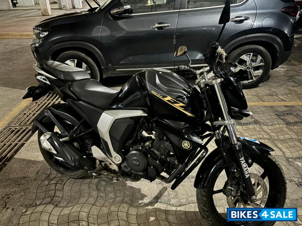 Black Yamaha FZ FI V2