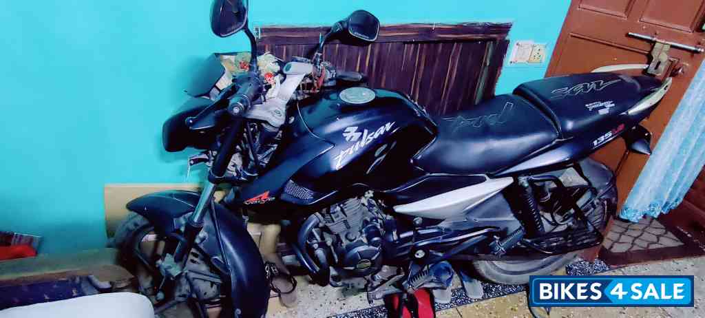 Black Bajaj Pulsar 135LS