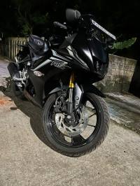 Dark Night Black Yamaha R15 V4