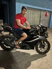 Dark Night Black Yamaha R15 V4