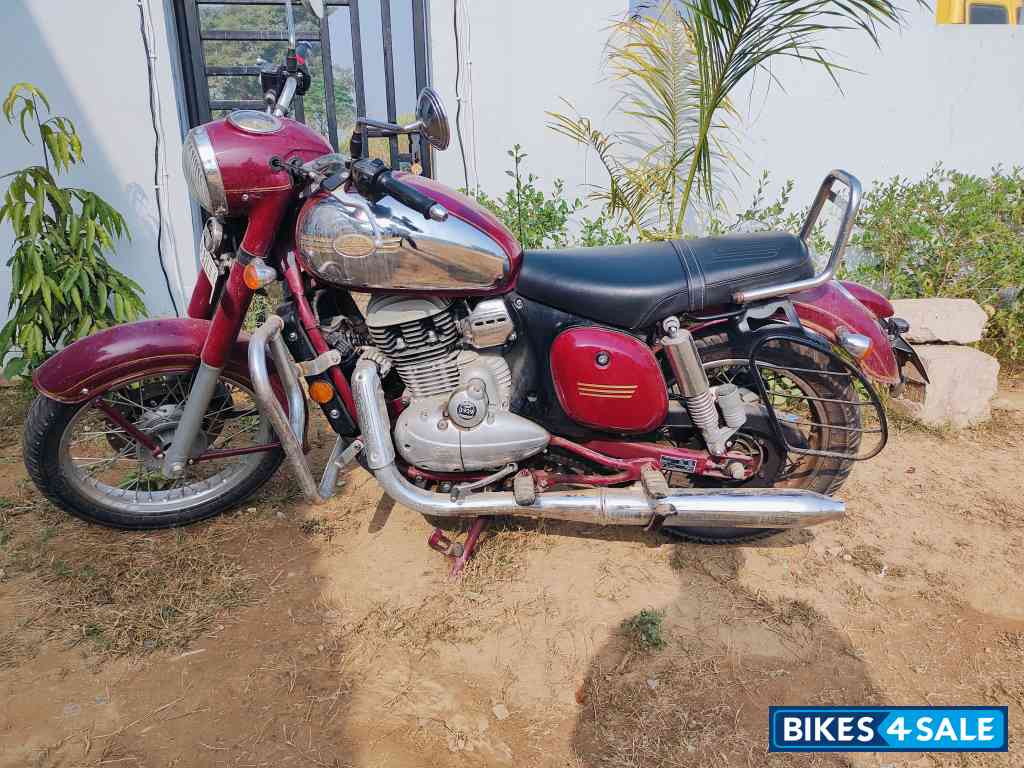 Ideal Jawa Yezdi Classic