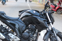 Black Yamaha FZ25