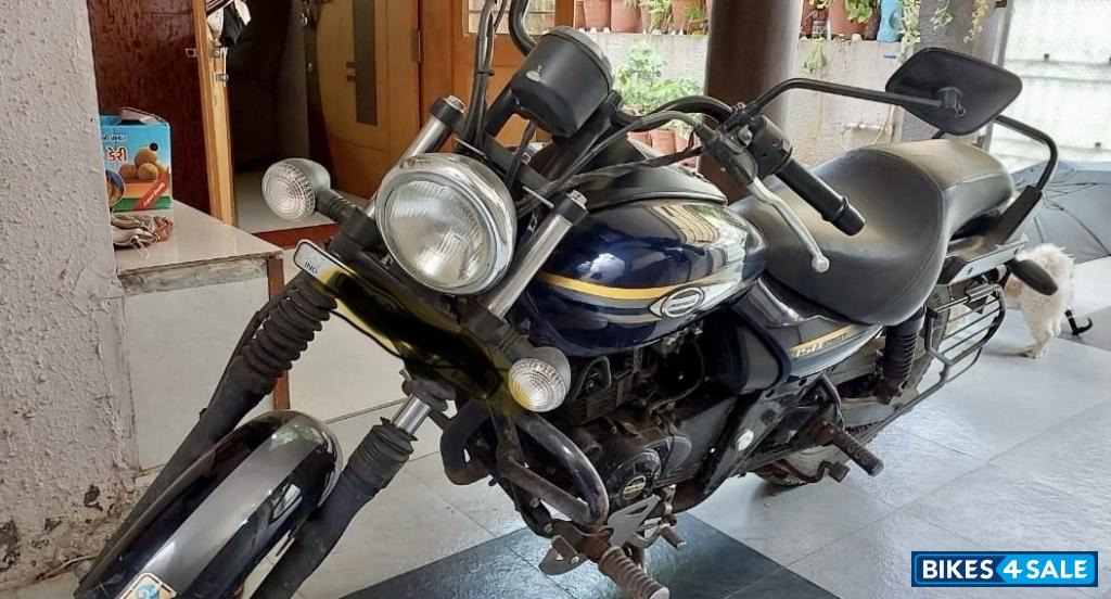 Blue Bajaj Avenger Street 150