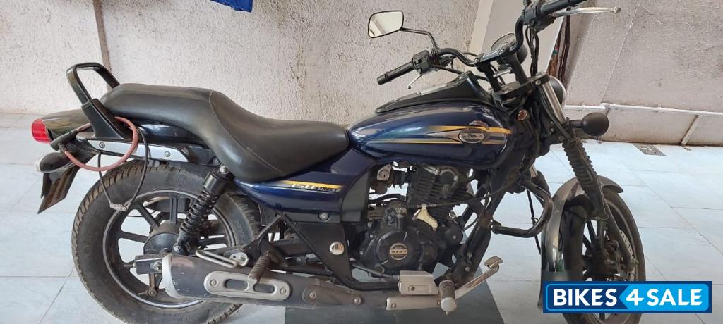 Blue Bajaj Avenger Street 150