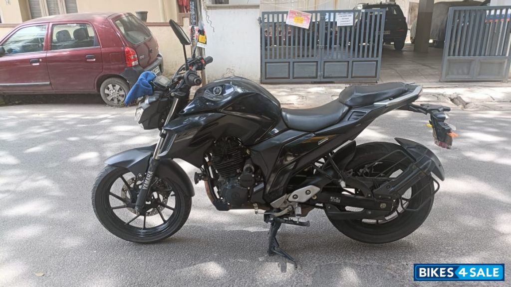Yamaha FZ25