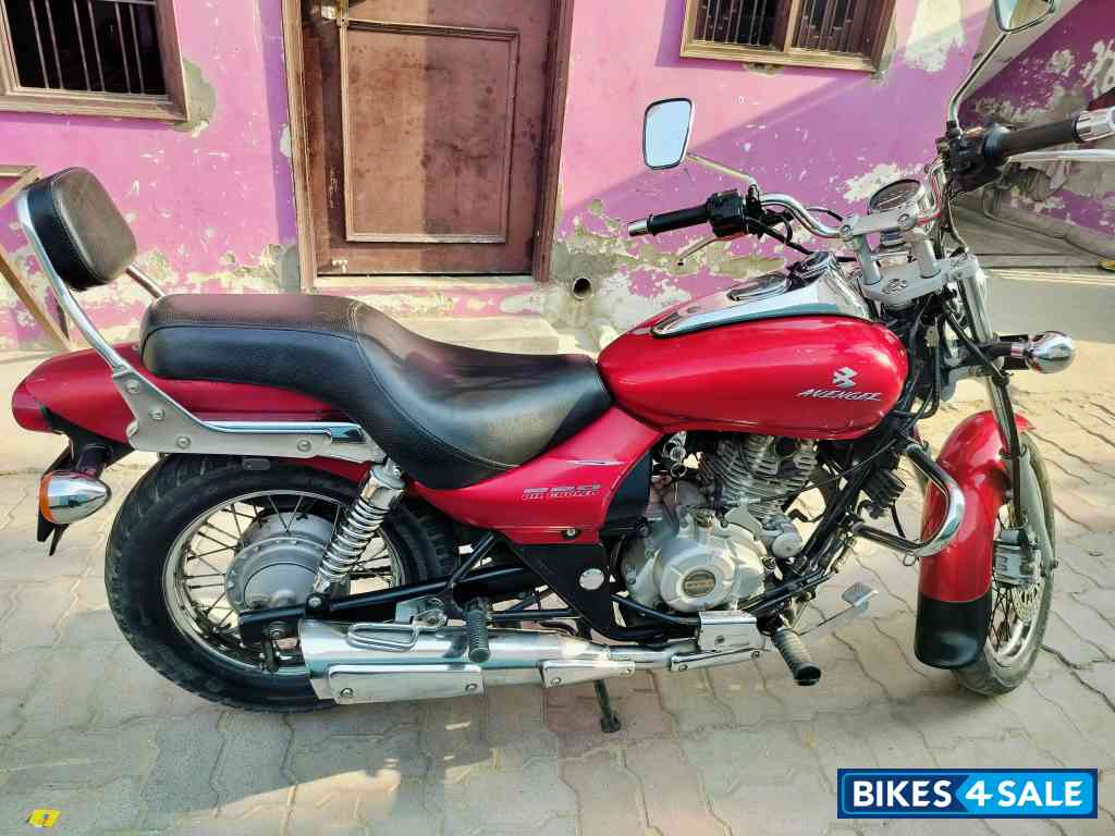 Red Wine Bajaj Avenger 220 DTS-i