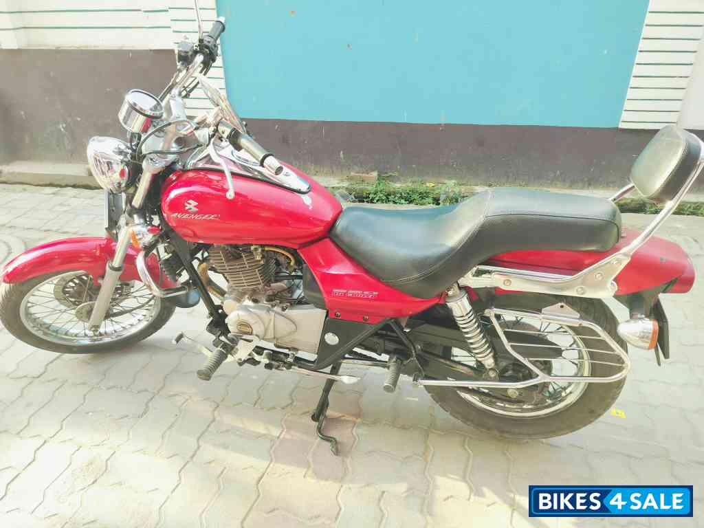 Red Wine Bajaj Avenger 220 DTS-i