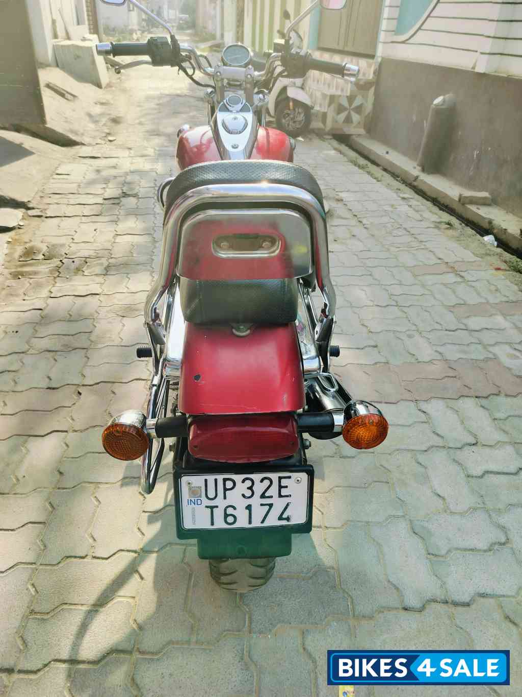 Red Wine Bajaj Avenger 220 DTS-i