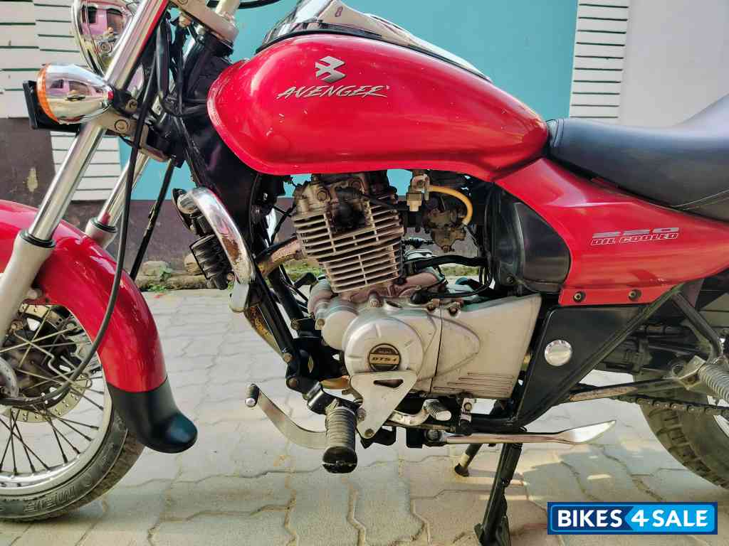 Red Wine Bajaj Avenger 220 DTS-i