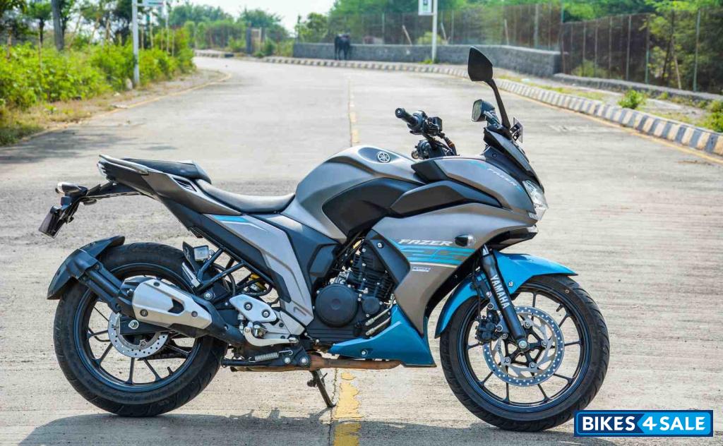 Soulful Cyan Yamaha Fazer 25