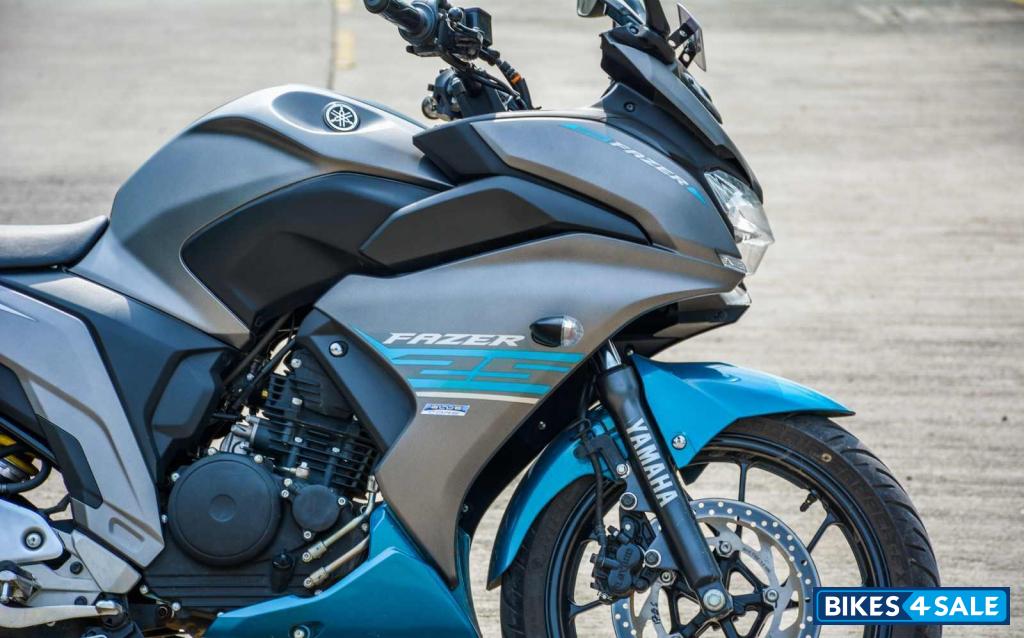 Soulful Cyan Yamaha Fazer 25