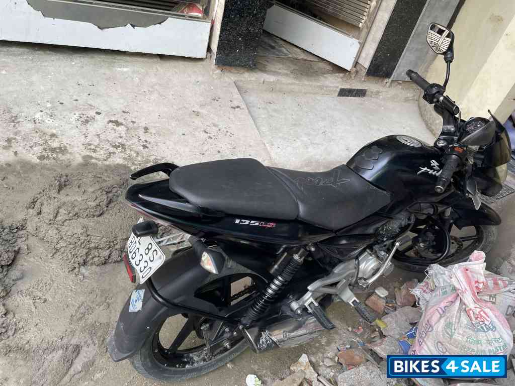 Black Bajaj Pulsar 135LS