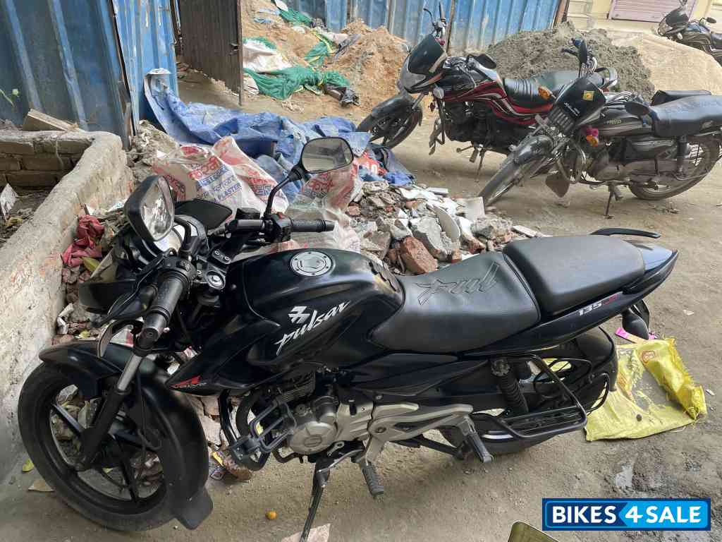 Black Bajaj Pulsar 135LS