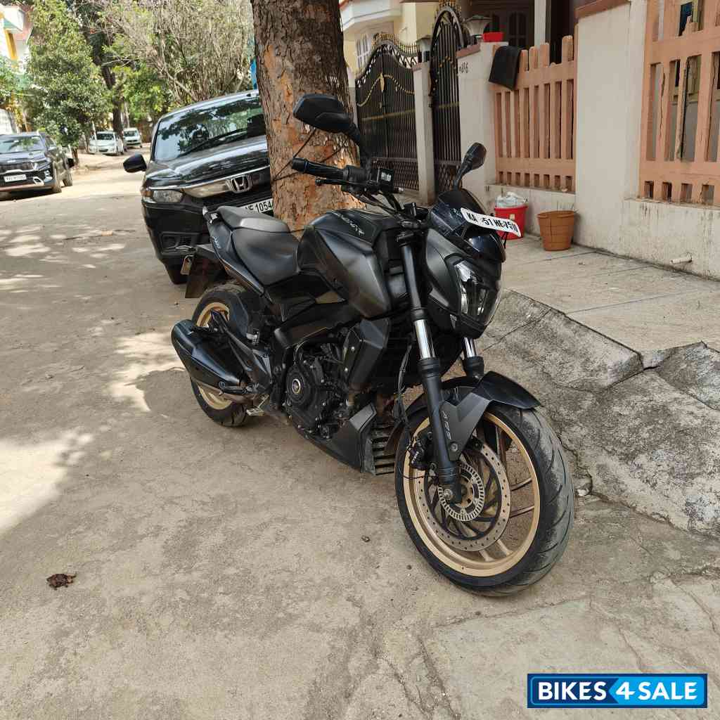Matte Black Bajaj Dominar 400