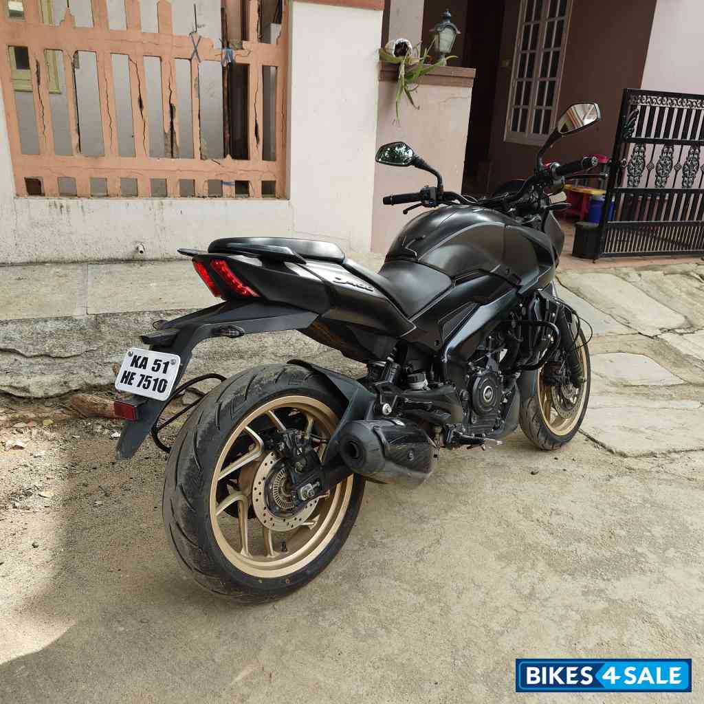 Matte Black Bajaj Dominar 400
