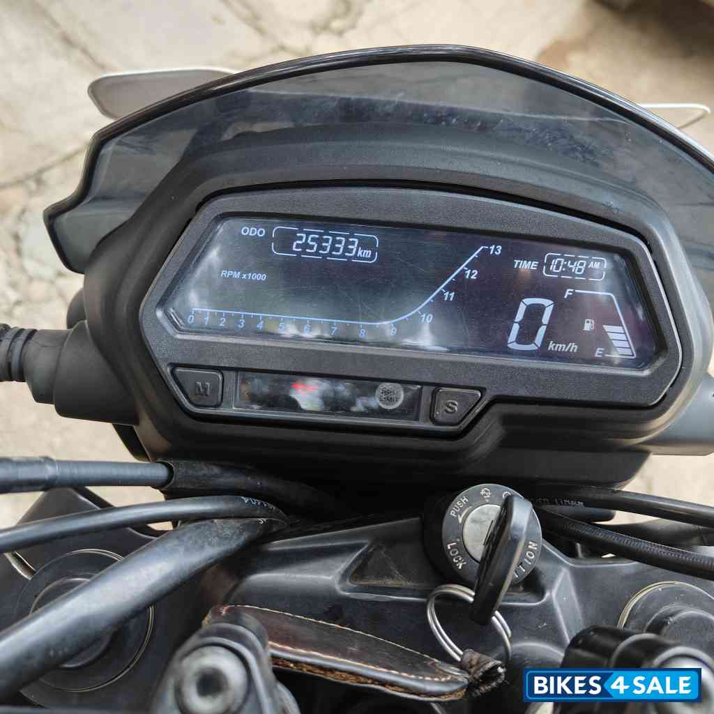Matte Black Bajaj Dominar 400