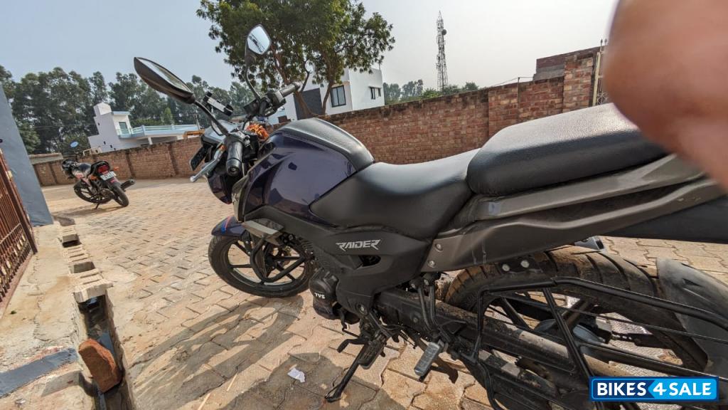 TVS Raider Split Seat TVS Raider Split Seat