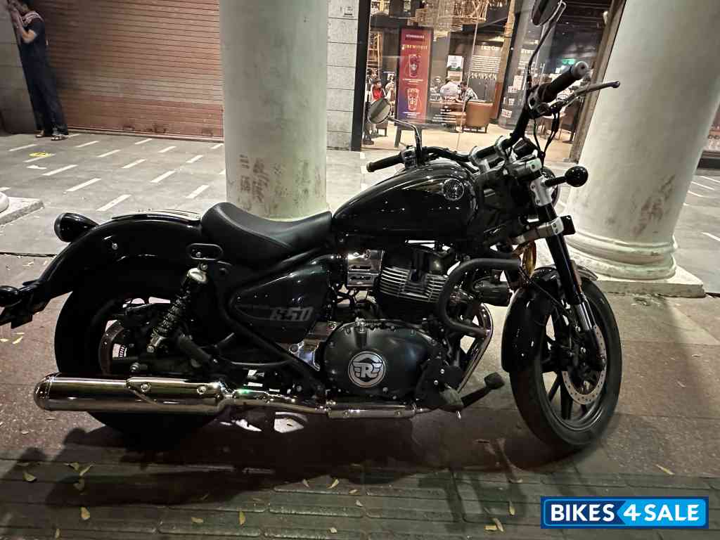 Astral Black Royal Enfield Super Meteor 650