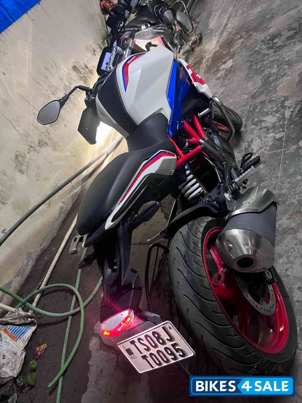 Polar White/racing Blue Metall BMW G 310 R