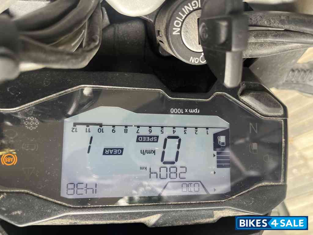 Polar White/racing Blue Metall BMW G 310 R