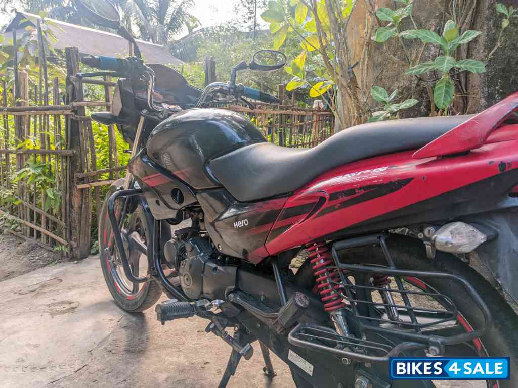 Red And Black Hero Glamour 125 Drum