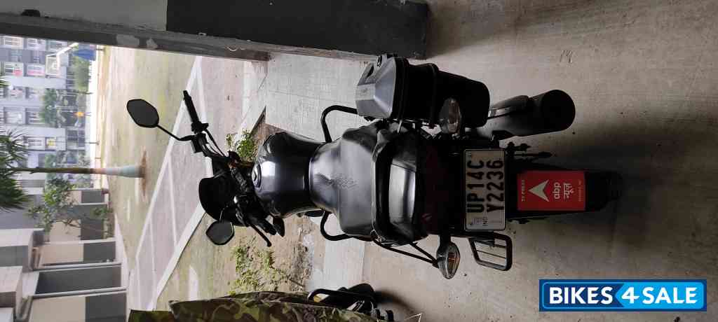 Grey Honda Shine 125