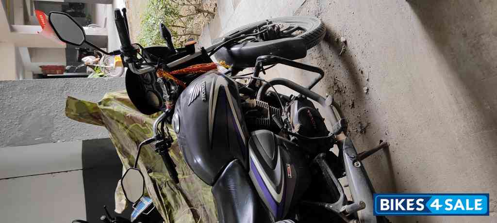 Grey Honda Shine 125