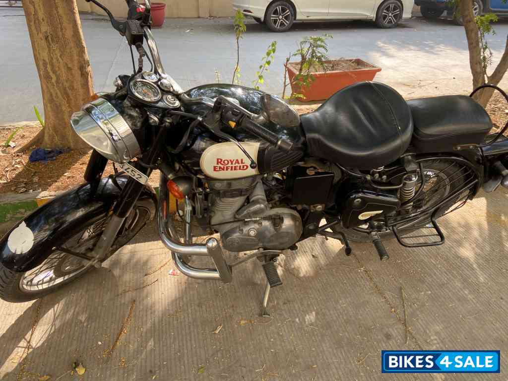 Black Royal Enfield Classic 350 BS VI