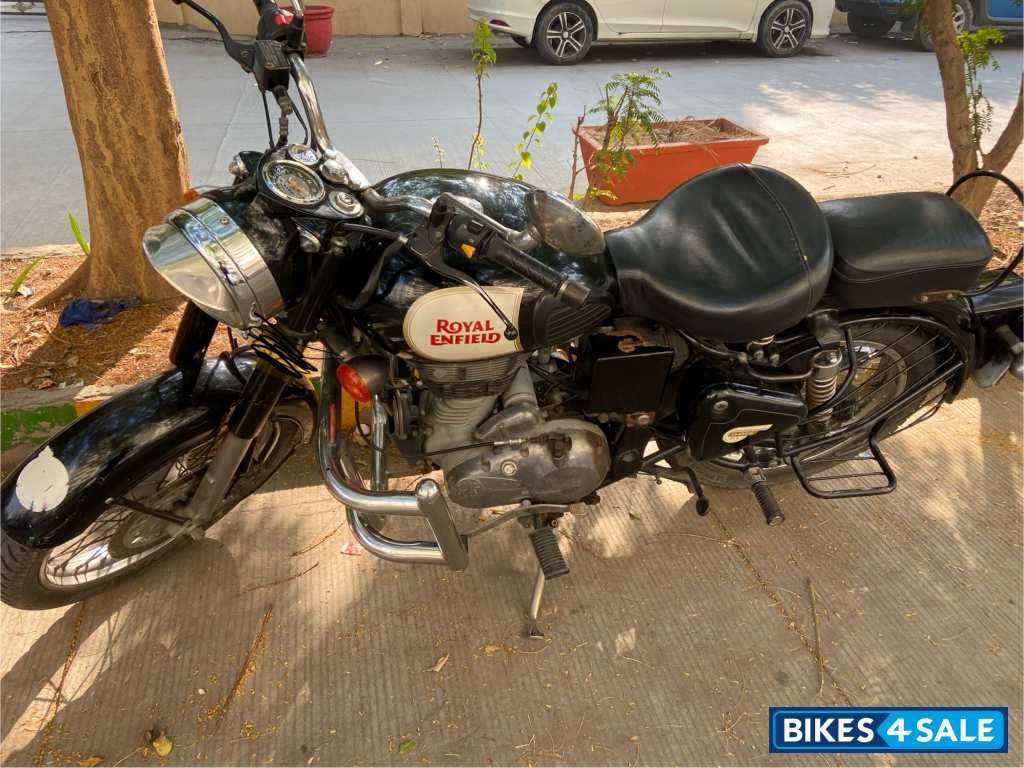 Black Royal Enfield Classic 350 BS VI Black Royal Enfield Classic 350 BS VI