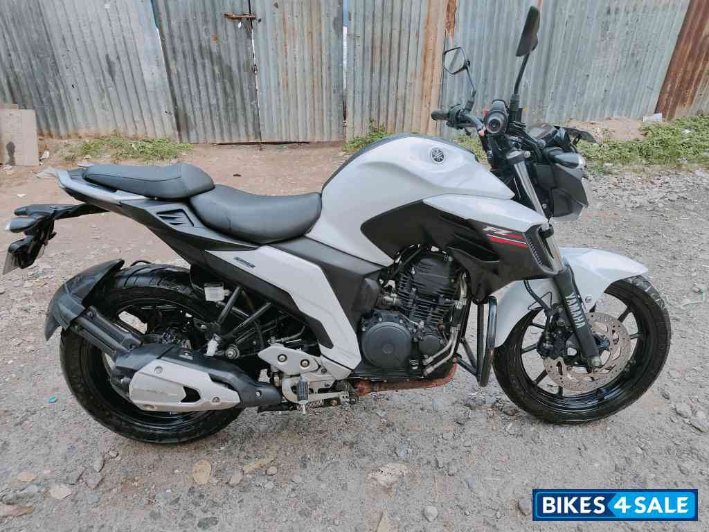 Yamaha FZ25