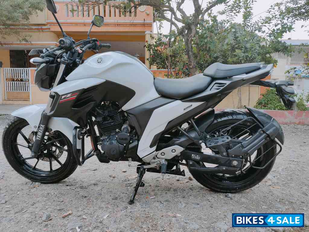 Yamaha FZ25
