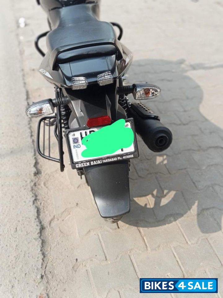 Black Bajaj Pulsar 125 Carbon Fibre Disc Single Seat