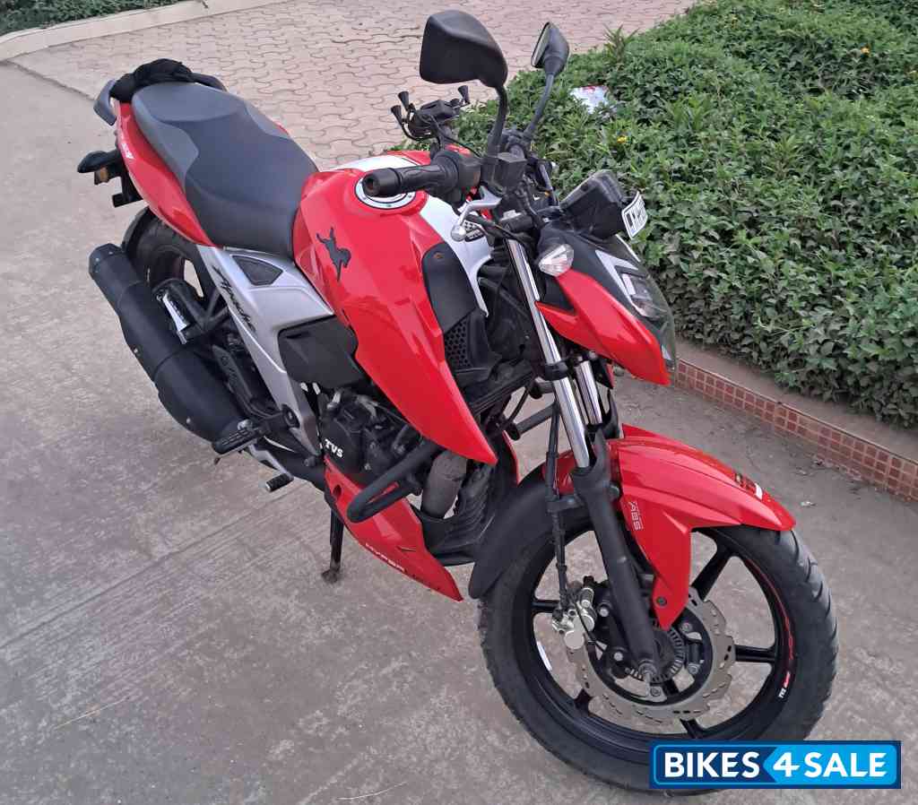 Red TVS Apache RTR 160 4V BS6
