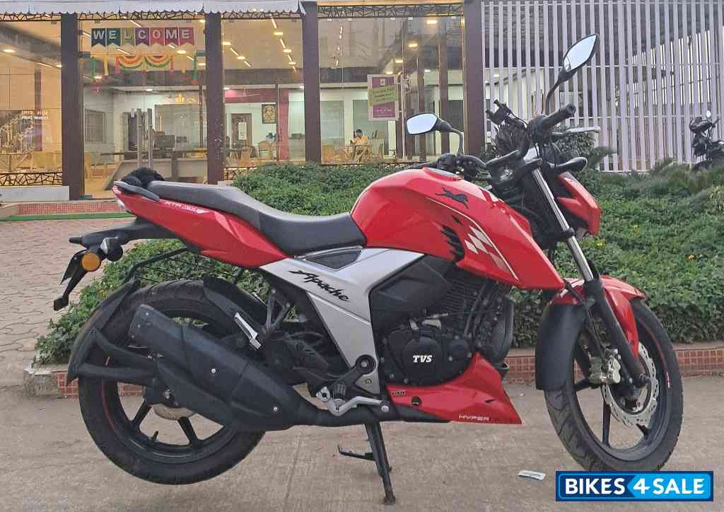 Red TVS Apache RTR 160 4V BS6