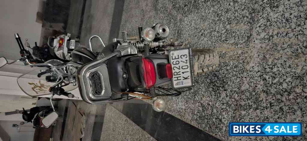 Black Bajaj Avenger Cruise 220 BS6 Black Bajaj Avenger Cruise 220 BS6