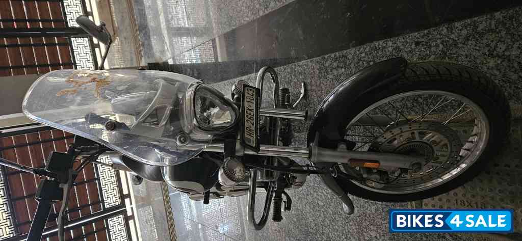 Black Bajaj Avenger Cruise 220 BS6 Black Bajaj Avenger Cruise 220 BS6