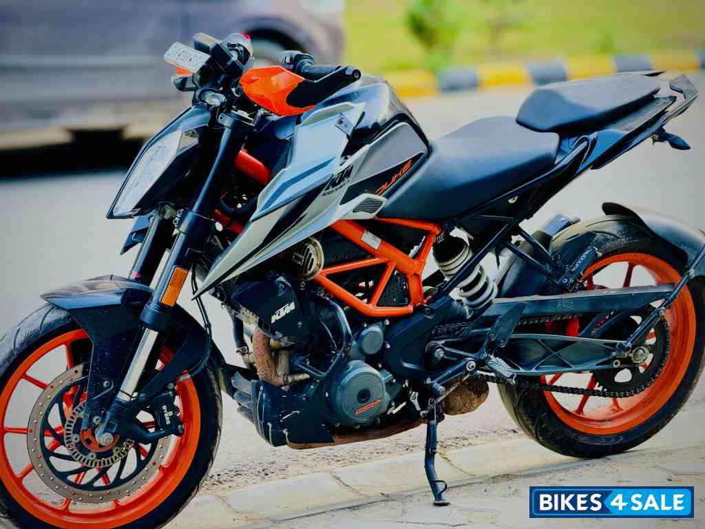 Silver Matt KTM Duke 390 BS6